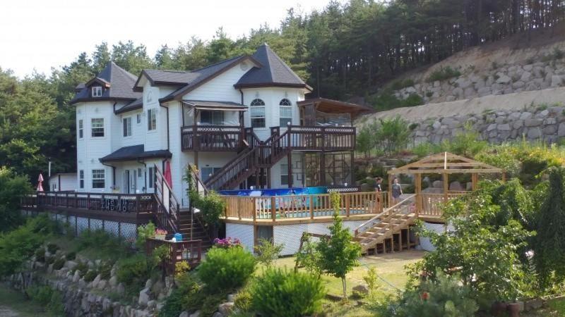 Another World Pension Кьонджу Екстер'єр фото